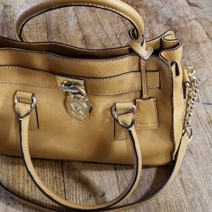 Michael Kors Hamilton Leather Crossbody Sachel!